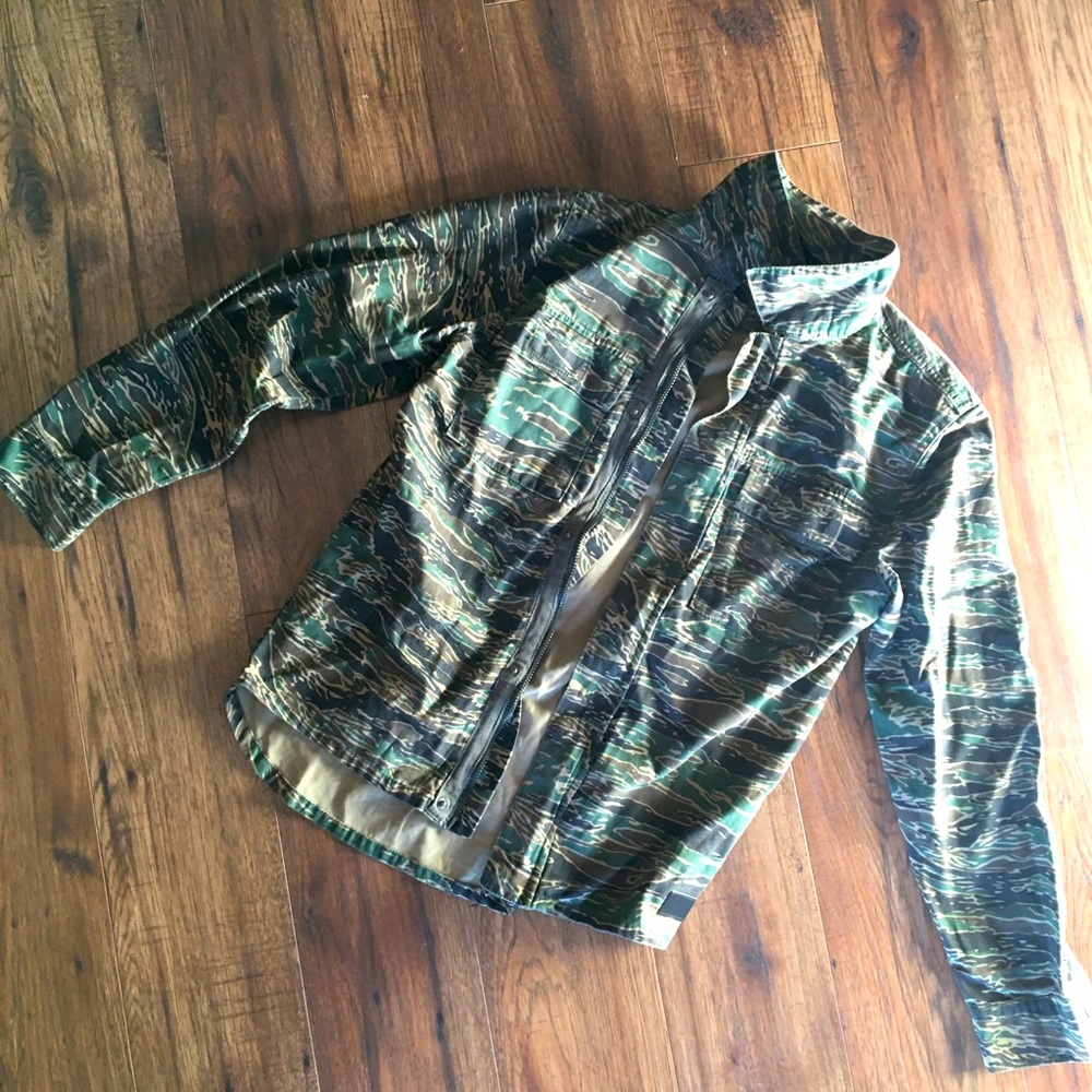Lightweight camo fashion shirt w/ zipper